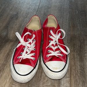 Converse showed size 8 women’s lightly worn!